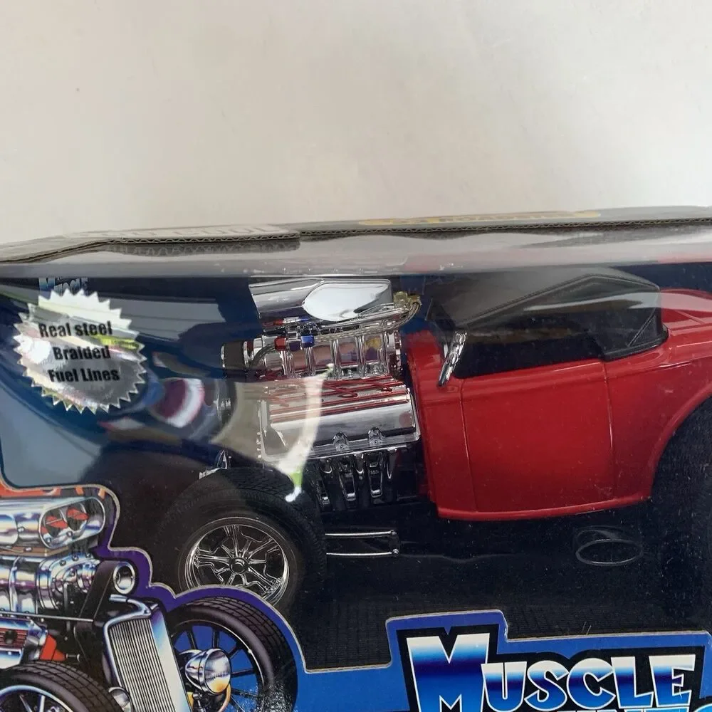 Muscle Machines '32 Roadster 1:18 Scale Diecast Car Metal Mint